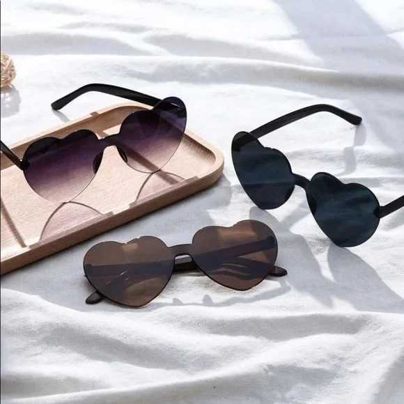 🔹ＳＯＬＤ🔹•heart sunglasses• - Picture 4 of 6